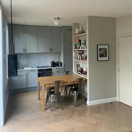 Grande Dans Charmante Maison Parisienne *